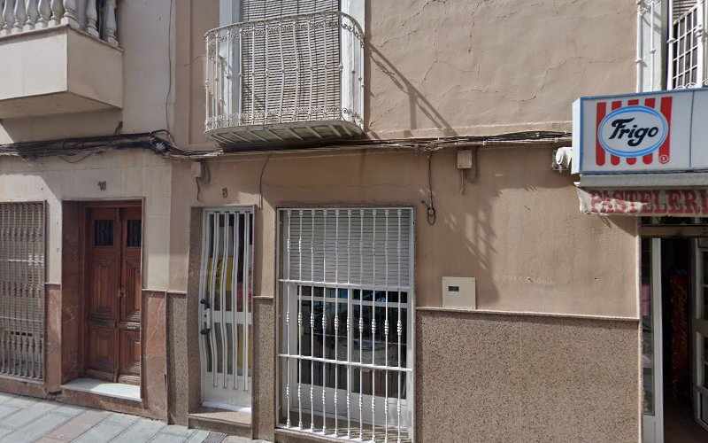 Fotografia tomada fuera de las cuatro esquinas - Tienda de golosinas en Jódar, Jaén