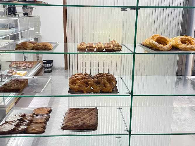 Fotografia tomada fuera de Pastelería Reyes - Panadería en Madrid, Madrid