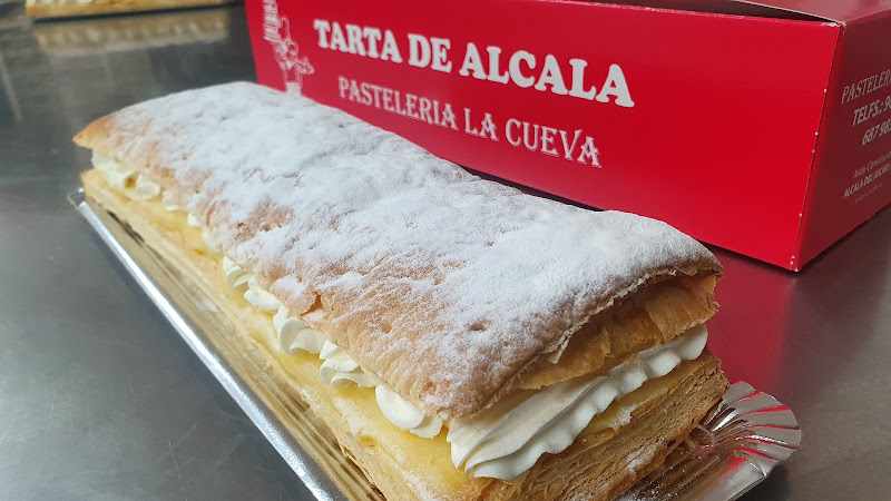 Fotografia tomada fuera de La cueva - Pastelería en Alcalá del Júcar, Albacete