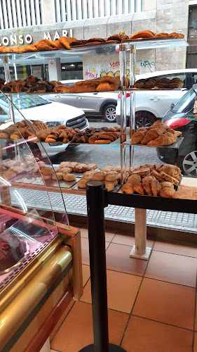 Fotografia tomada fuera de Pastelería La Canela - Pastisseria en Ibiza, Baleares