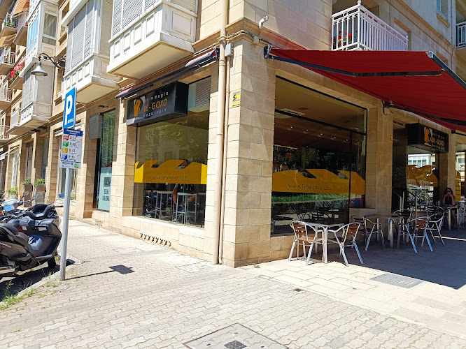 Fotografia tomada fuera de Okindegia Algorri - Panadería en Zarauz, Guipúzcoa