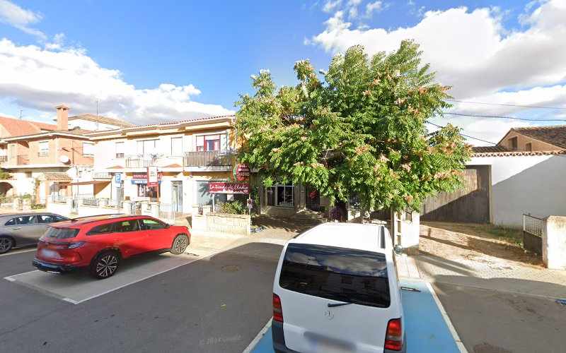 Fotografia tomada fuera de La Tienda de Eladio - Supermercado en Aldeatejada, Salamanca