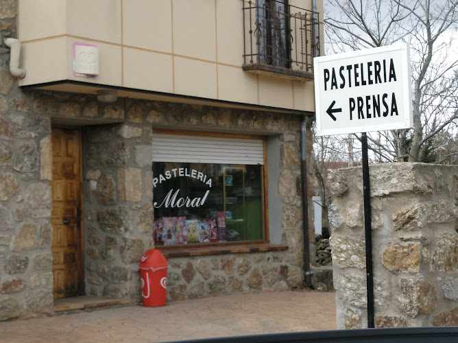 Fotografia tomada fuera de Pastelería Moral - Pastelería en La Losa, Segovia