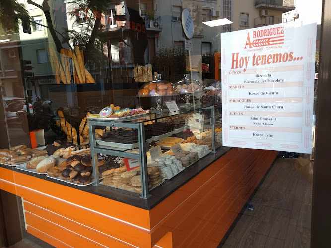 Fotografia tomada fuera de Panadería y Confitería Rodriguez - Panadería en Jaén, Jaén